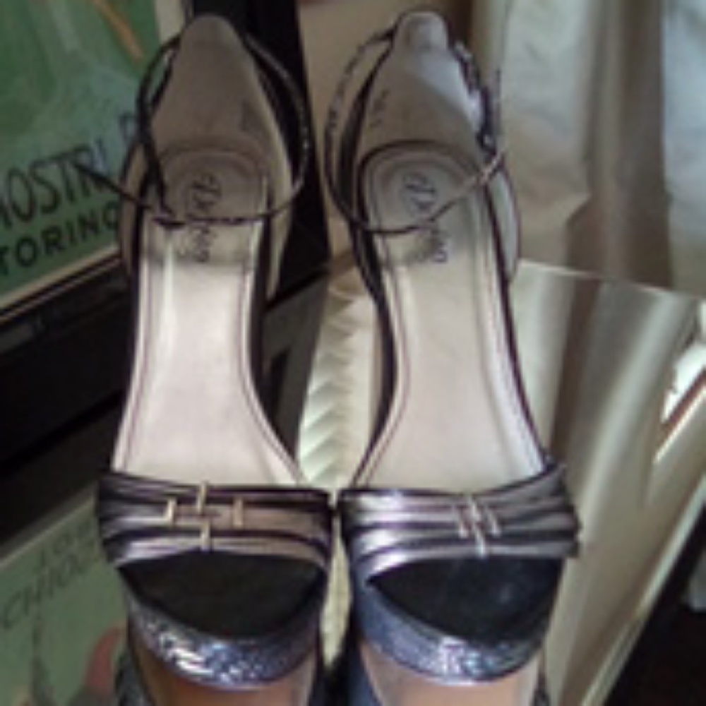 Shoes - Picture 2 of 3